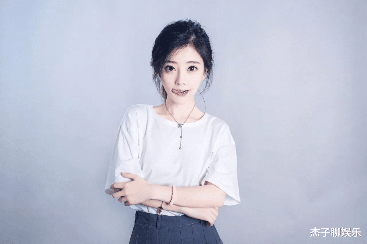 冯提莫|5000万的签约费成笑谈！直播一姐冯提莫，为何如今人气如此低迷？