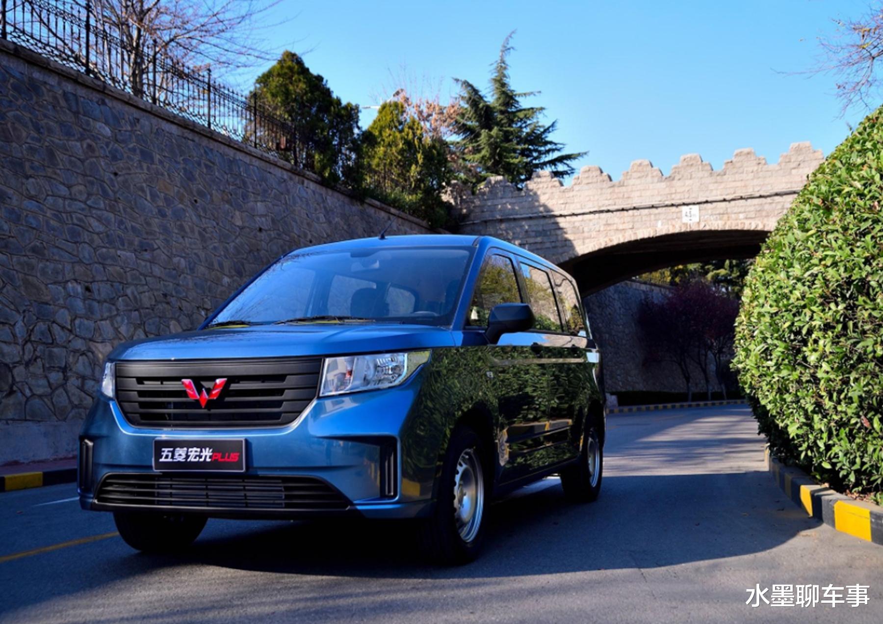 丰田埃尔法|价值3万的五菱宏光，车主花30万进行改装后，气场不输埃尔法