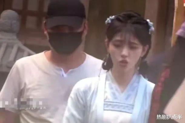 |鞠婧祎《花戎》再出路透，她终于放下包袱了，新发型像丫鬟