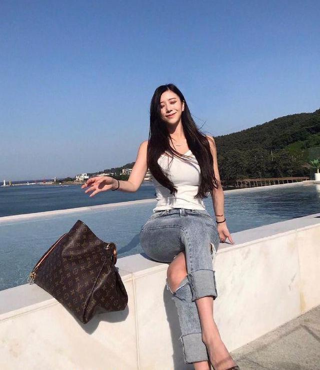 按摩|韩国女模被称真人版“海贼女帝”，身材惹人羡，这项运动或是助攻
