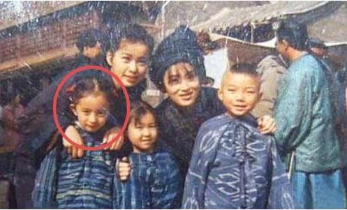 刘亦菲|10年前刘亦菲给打伞的小演员，如今跟她平起平坐，成为一线女星