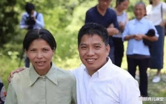 朗朗育儿课堂|“人大才女”嫁给庄稼汉,连生5娃沦为低保户,网友:书白读了?