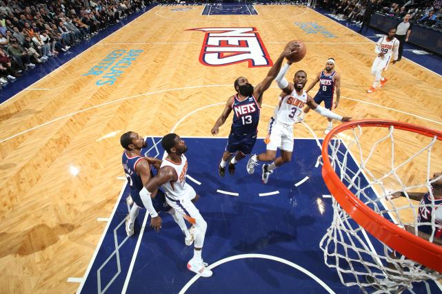 曼聯(lián)|14中5三分6中0，7失誤，正負值-8，全隊最低！如此狀態(tài)，籃網危矣