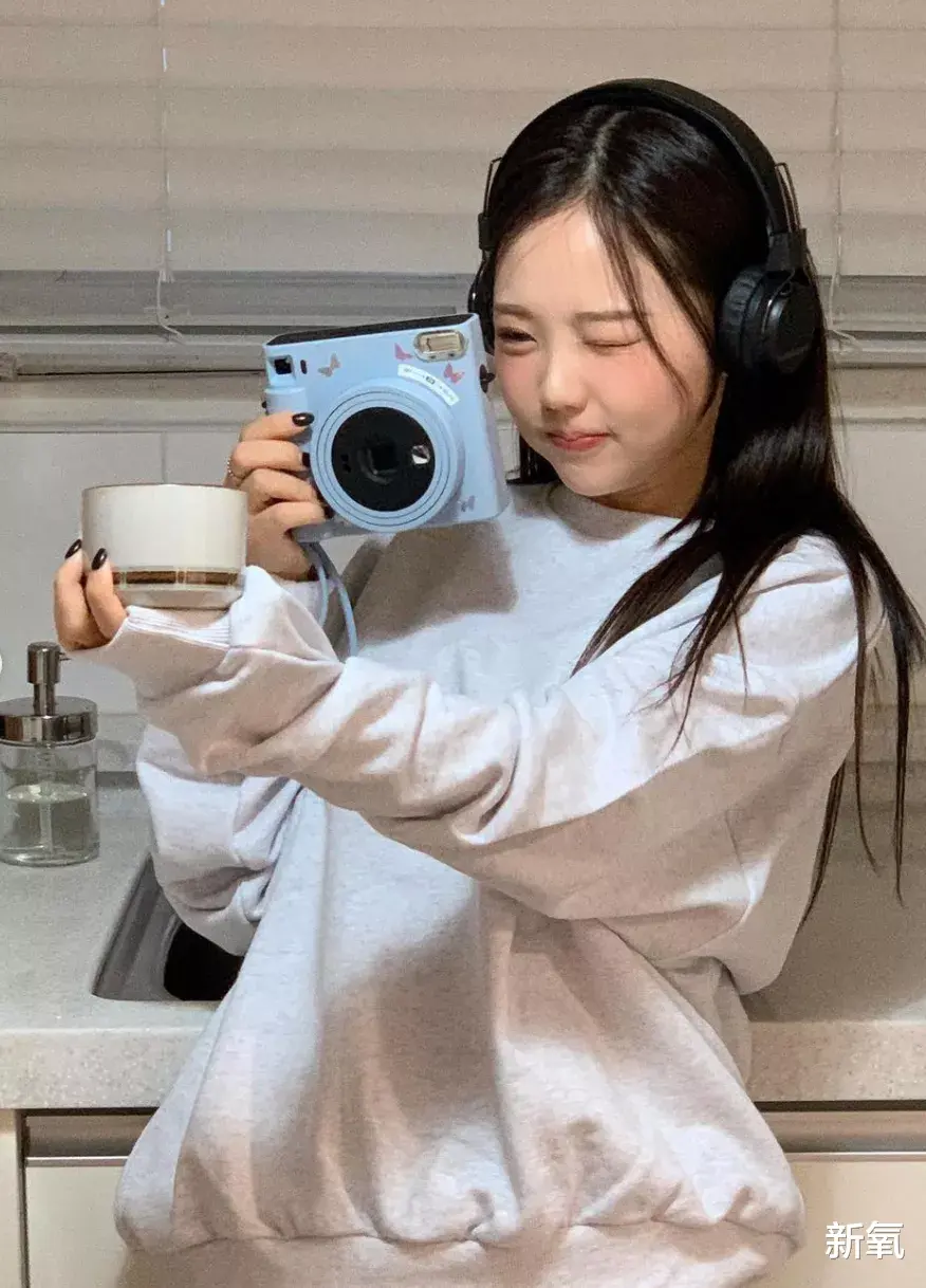 童颜|ins童颜美少女复出就要挨骂，网友又忍不住模仿她，冤枉么？