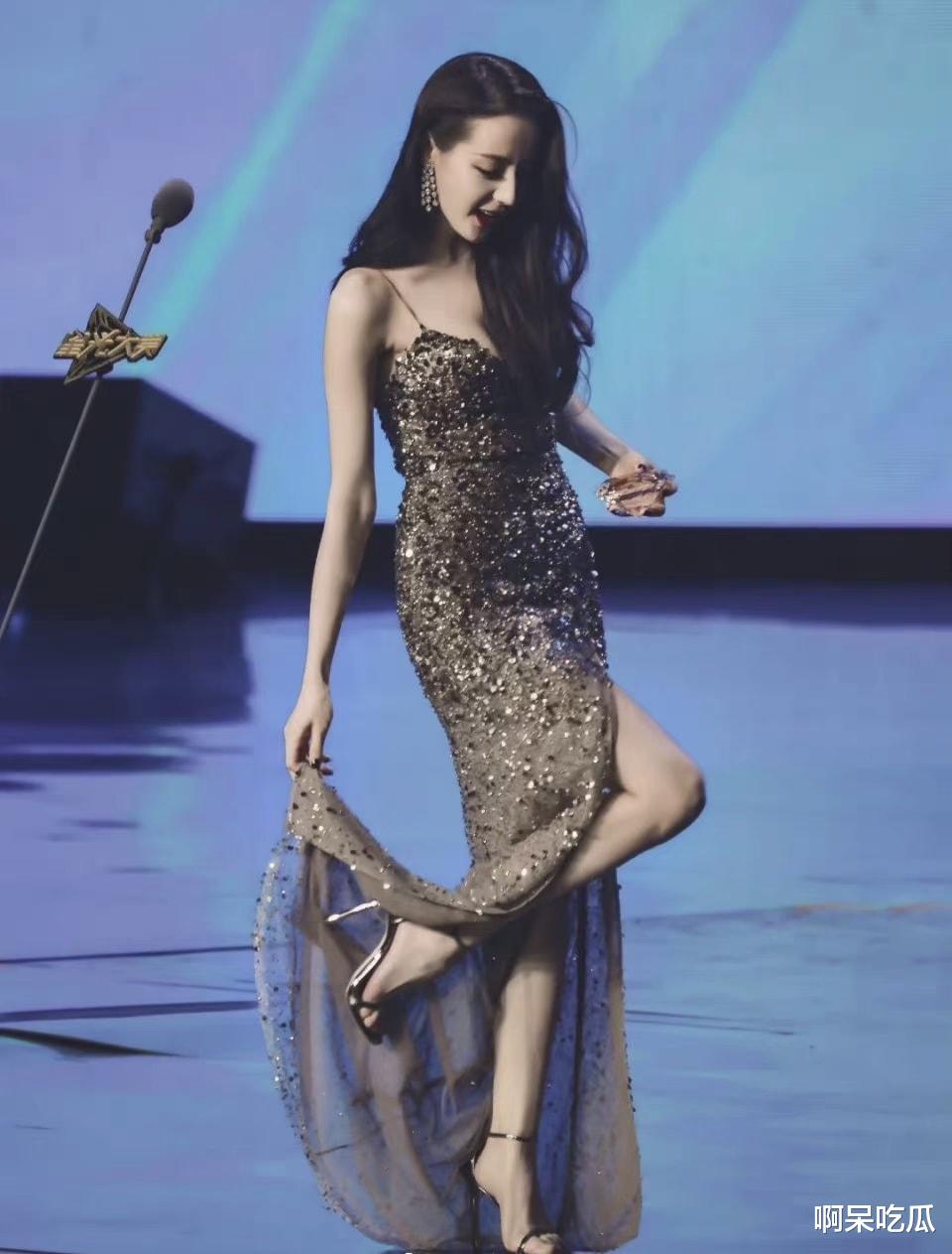 徐冬冬|女明星红毯有多拼？热巴举步维艰，娜扎一晚三套礼服