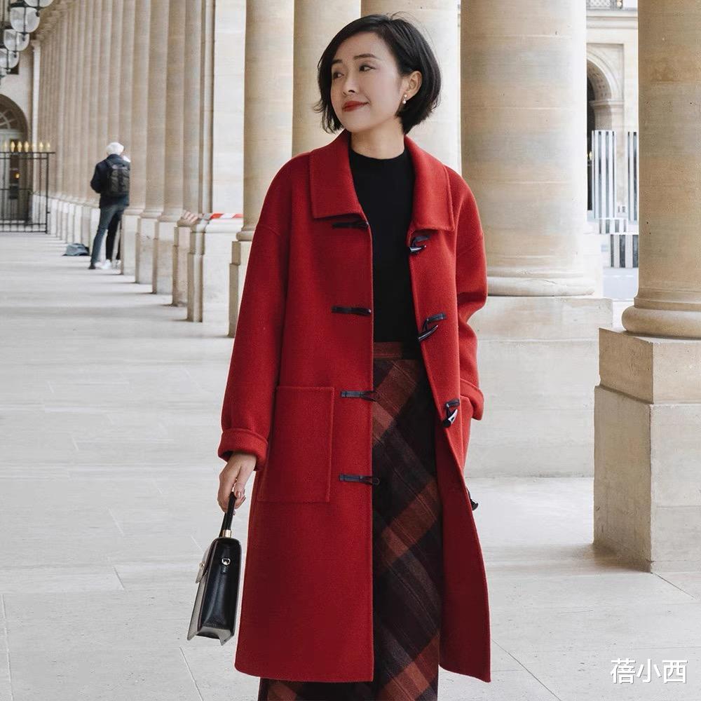 蓓小西 会穿“大衣”的女人更优雅，搭配半身裙真高级、搭配阔腿裤显气质