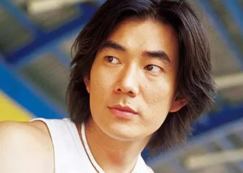 赵露思|任贤齐晒近照引热议，两鬓斑白面部油腻，网友：完全没认出来