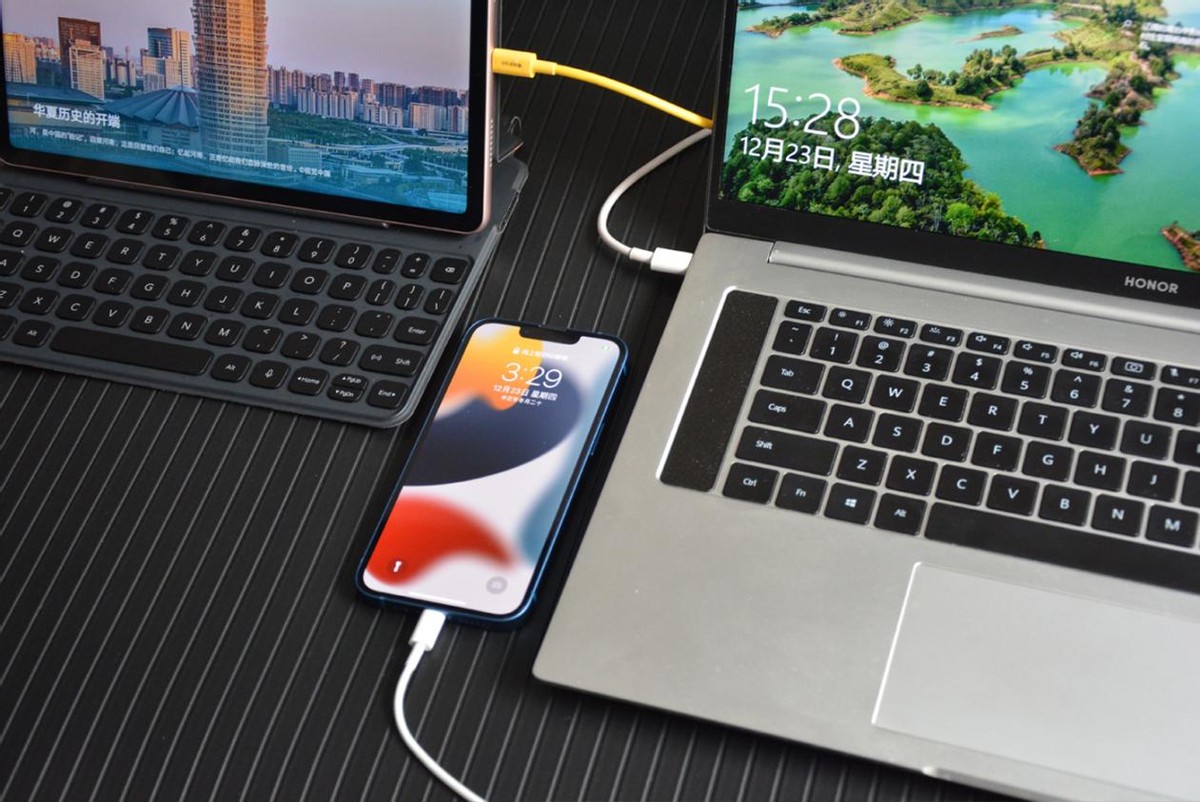 跨年|支持3C+1U插口，一次带满4个，奥睿科100W氮化镓充电器真香