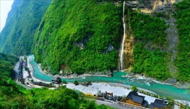 育儿心课堂|地处两大火炉之间的湖北县城，却是“避暑胜地”紧邻“华中林海”