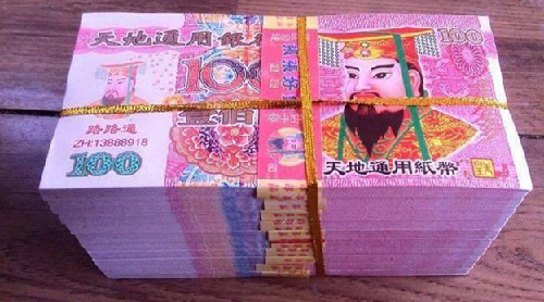 回顾浙江18岁女子被44岁富商看中,每月5万被包养,富商用冥币结账