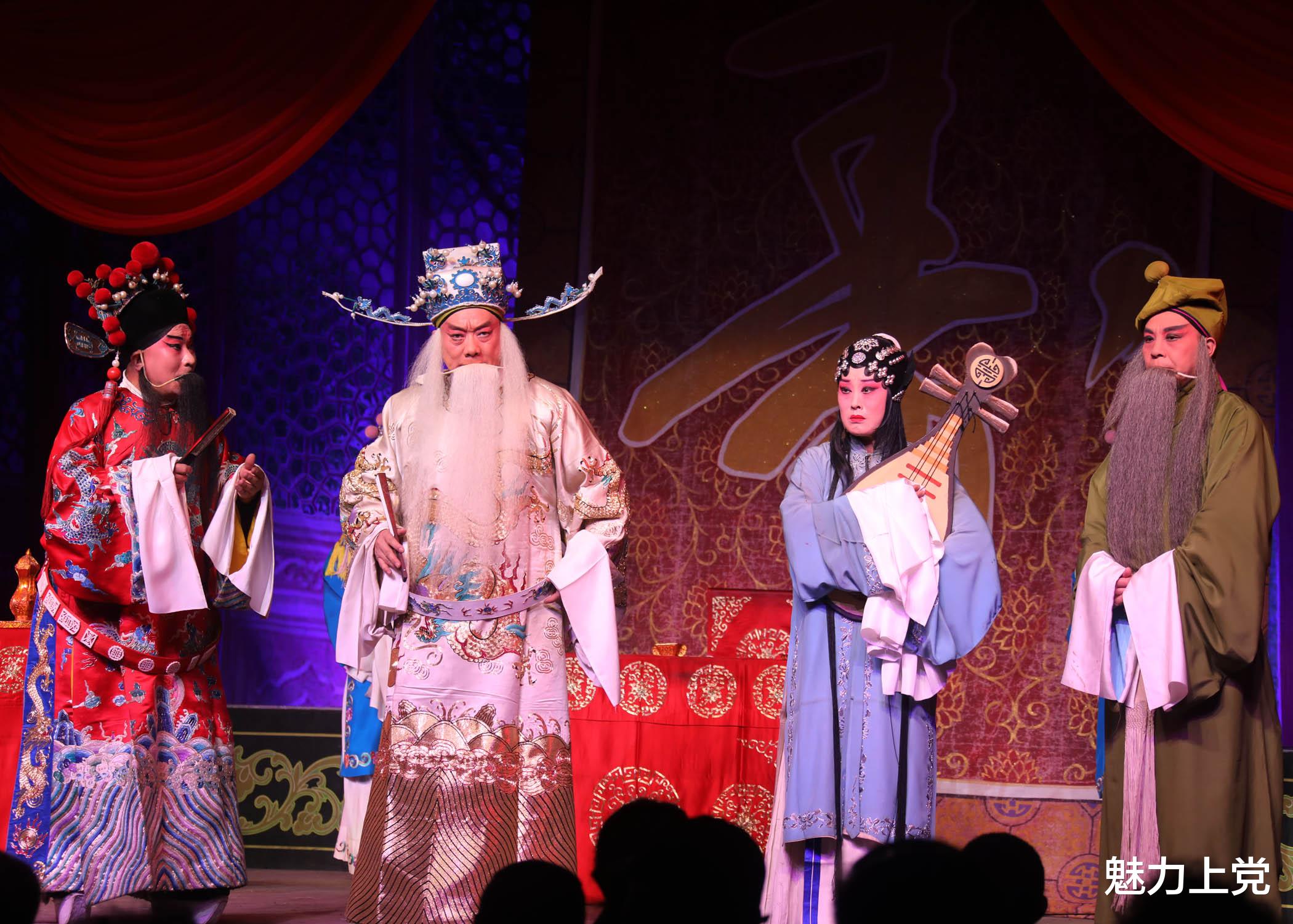 魅力上党 长治市上党梆子剧团走进潞州区屈家庄村惠民演出