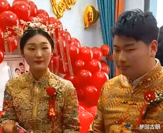 朱单伟|大衣哥儿媳直播，搭档眼神耐人寻味，朱单伟都要翻白眼了