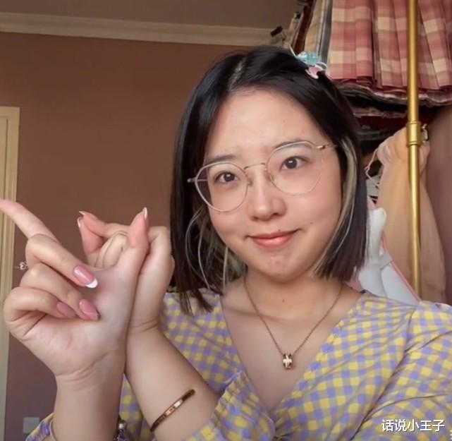 明星素颜|超级大网红郝一点就和路人一样？素颜出镜，网友直言：差距有点大