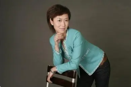 主持人|主持人魏笑婚礼变葬礼，父亲的坚持让人泪目：在我心中她从未离开