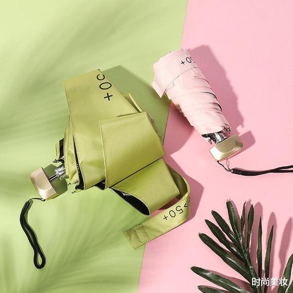 薇娅|薇娅“懒人伞”一夜爆红，39度出门不怕晒，网友：伞中“杠把子”