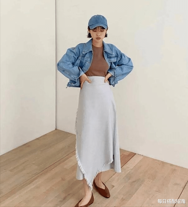 每日搭配指南|收起你的运动鞋吧，太捂脚了！今夏流行这“3双”鞋，舒适又时髦