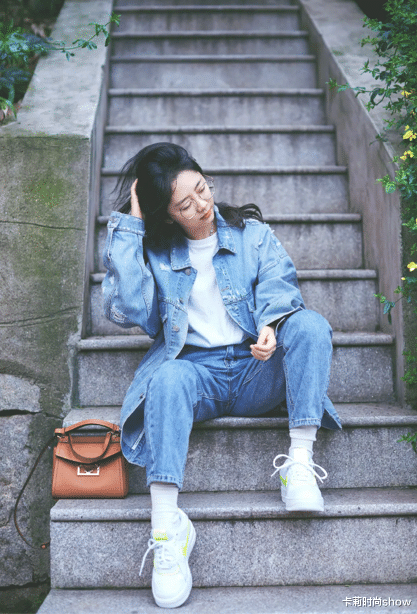 卡莉时尚show|小个子不管穿裙还是穿裤，遵循这3个“原则”，就不会显矮显胖