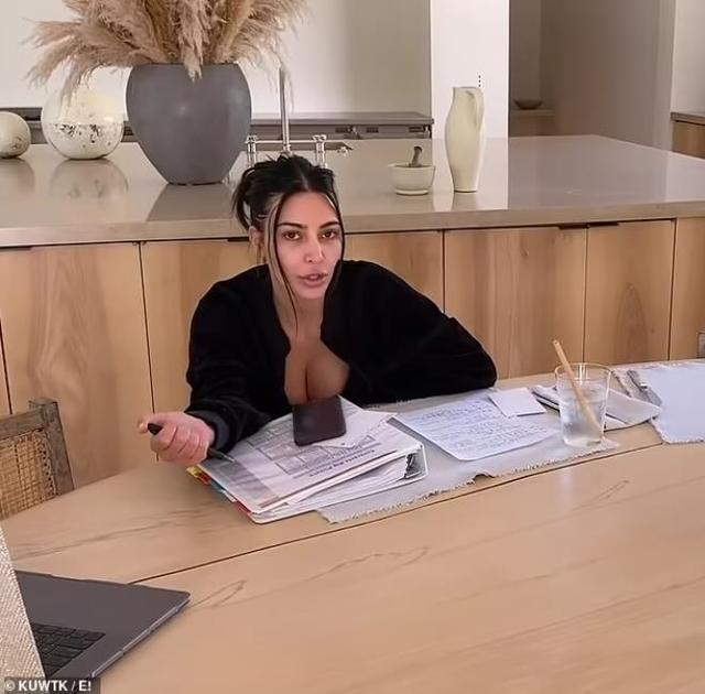 金·卡戴珊|卡戴珊法律考试第4次终于通过！每天苦学10小时，“考过太爽了”