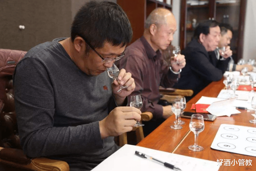 饮食|白酒套路深，“猫腻”层出不穷，香料、甜精算小儿科了，这些要懂