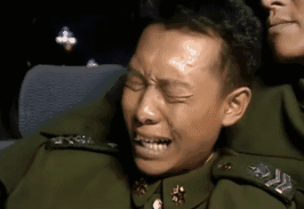 军人|军人哭戏不好演,有的赏心悦目,有的干嚎,五官乱飞把我看懵