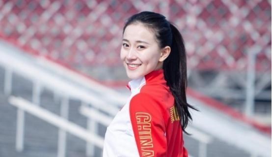 张豆豆|凭一张挺胸照爆红，却因“发育太快”退役，拒绝进娱乐圈去当教练
