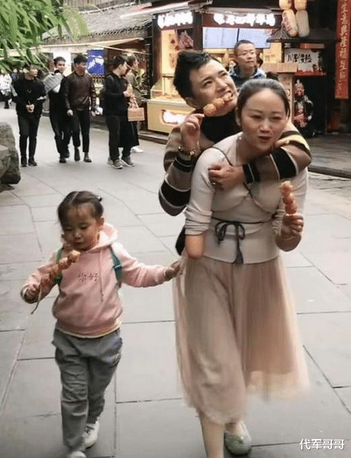 连体|网红“连体夫妻”离婚,无腿丈夫与新欢同居,断臂妻子带女儿回老家