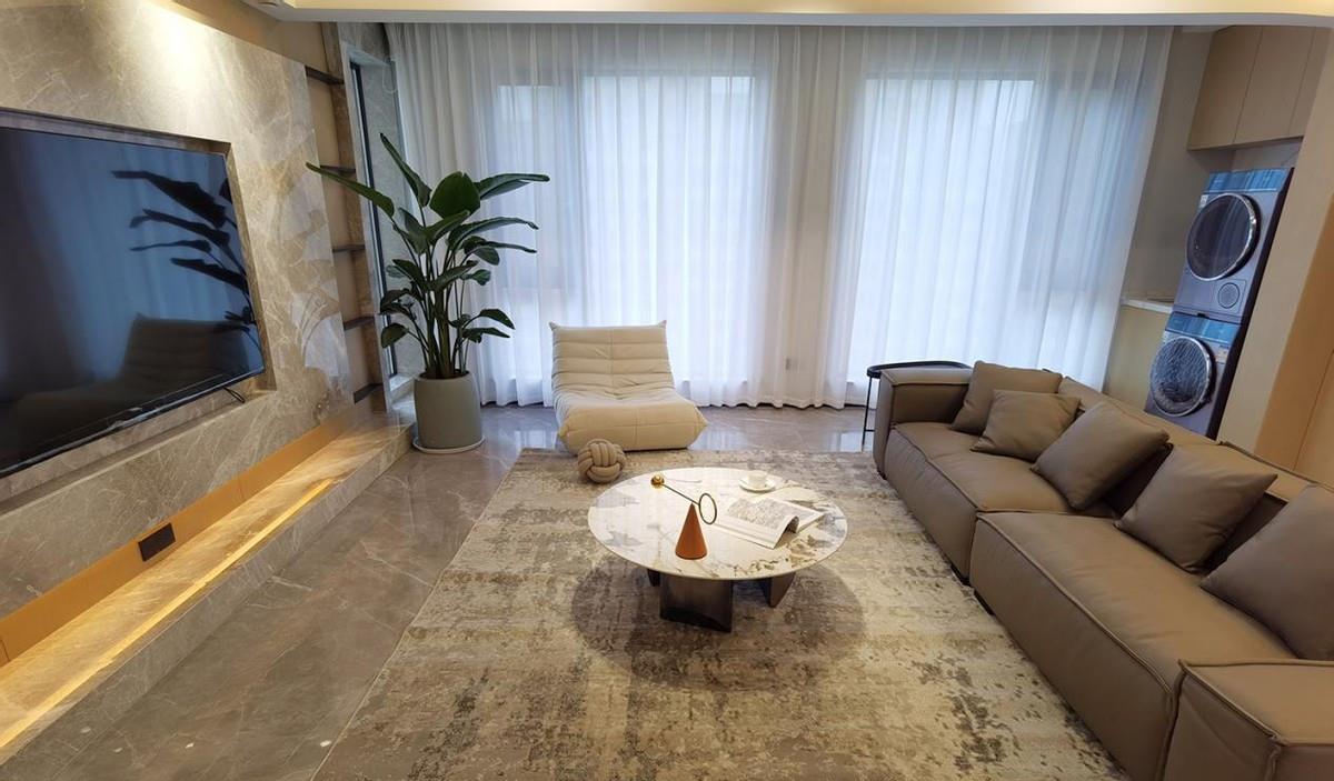 真纠结，阳台和客厅打通变大横厅，采光很好但洗衣晾晒如何解决？