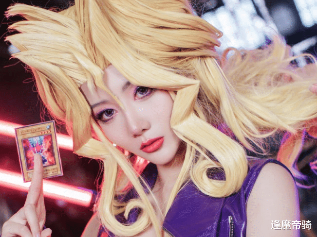 孔雀舞|《游戏王》cosplay，孔雀舞堪称神还原，白龙女琪莎拉则略显“阴间”！