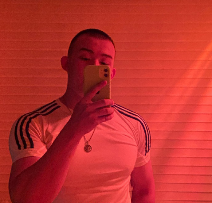 健身圈一哥 24岁的新疆小哥哥,撸铁打造出一身腱子肉,最满意的是麒麟臂!