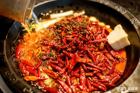 医生|姐妹二人查出甲状腺癌，懊悔痛哭，医生：炒菜爱放“1物”，铁打的甲状腺也扛不住