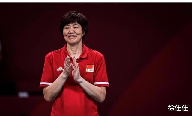 郎平|郎平美国生活惬意！与女儿庆祝61岁生日，国内外3套豪宅曝光