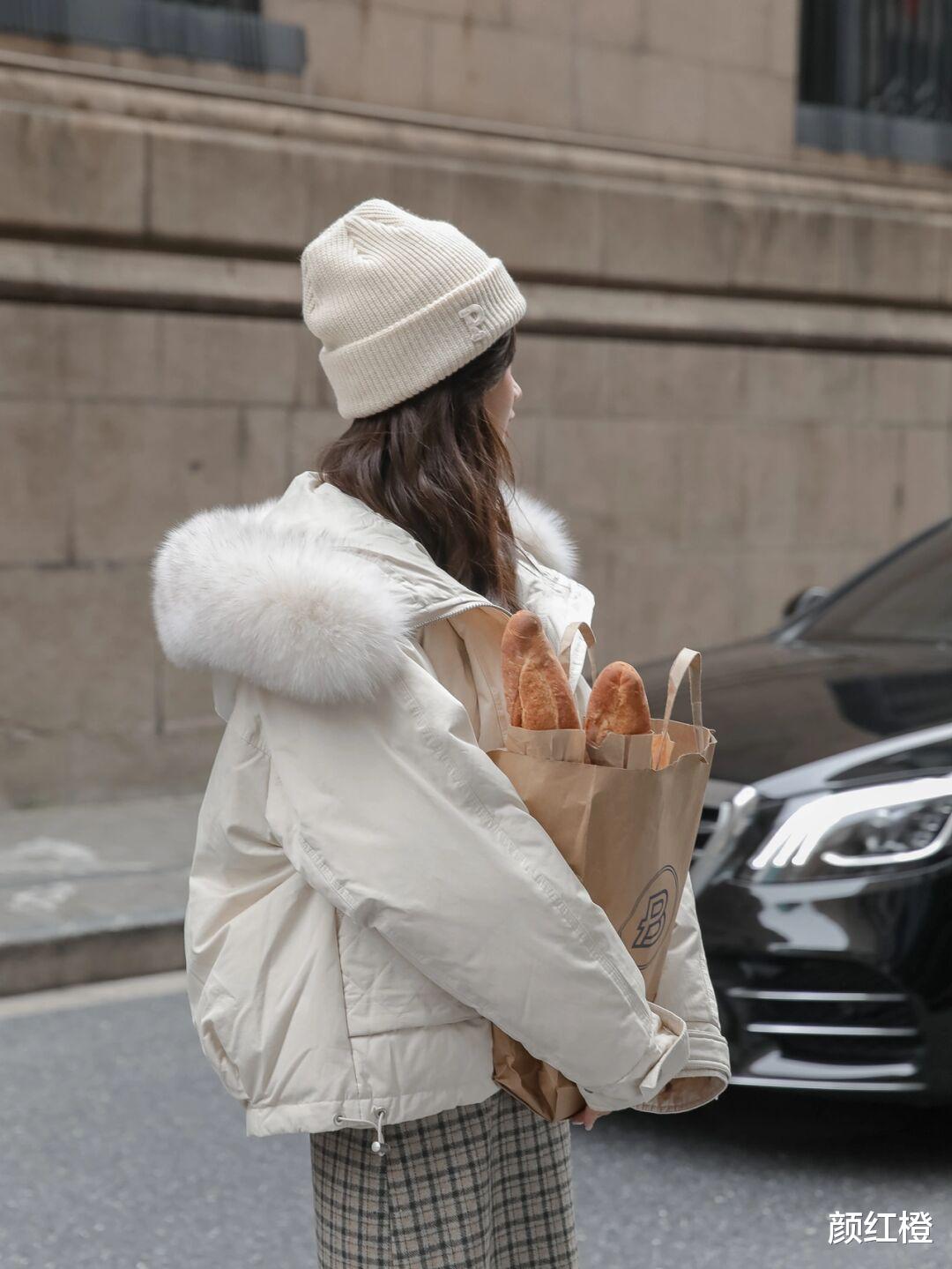 颜红橙 冬天怎么穿保暖又洋气？这些穿搭保暖显瘦还时髦，适合小个子女生