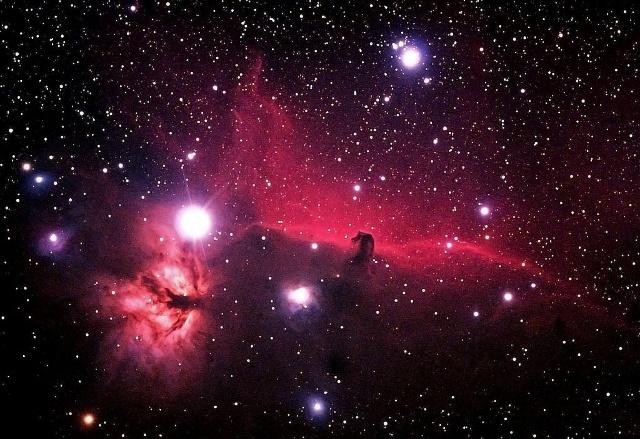 银河系 宇宙中也存在气体和粉尘，那么为什么说宇宙是真空的？