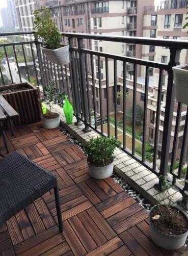 越来越多人阳台不铺瓷砖了,现在都流行这样设计,既美观又实用