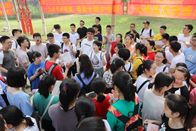 安妈育儿日|浙江考生高考719分，却婉拒清华大学坚持初心，网友：有颜又有才