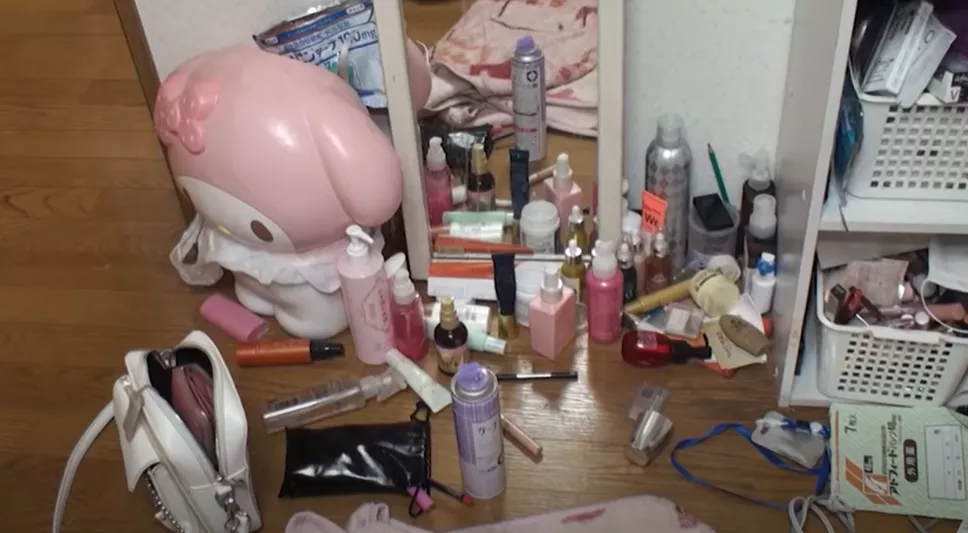 车晓|日本富二代妹子做摔跤手6年400场完败，把老爸亿元豪宅变垃圾场。网友：羡慕