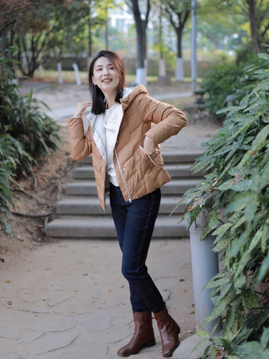 何有强 天穿衣一定要“保暖至上”，用牛仔裤搭这三件上衣，保暖又优雅