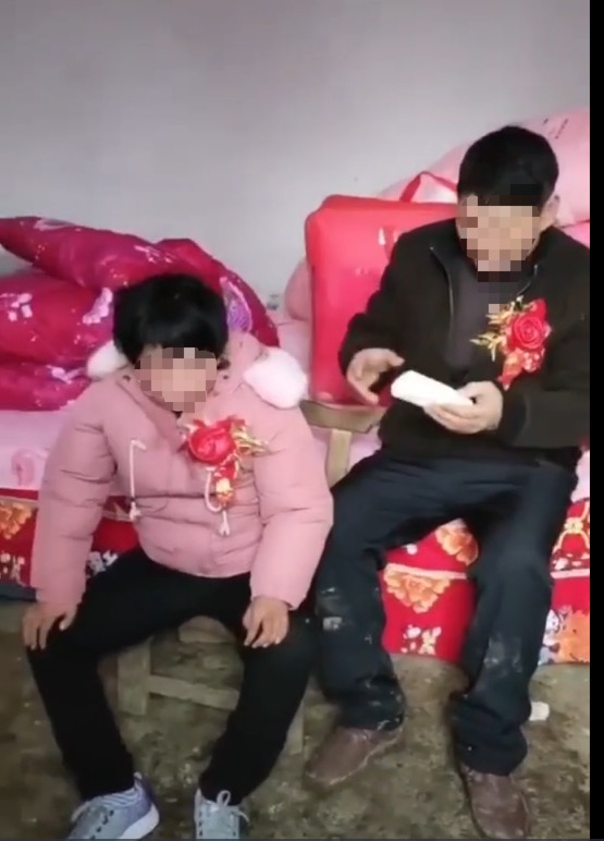 新兴火山 网传疑似未成年女孩嫁中年大叔,当地警方调查后作出回应:合法