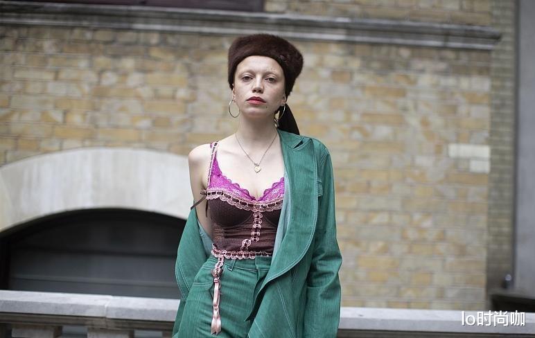 lo时尚咖|夏日背心穿搭太吸晴，看看这些搭配，简约时尚又百搭，回头率暴增