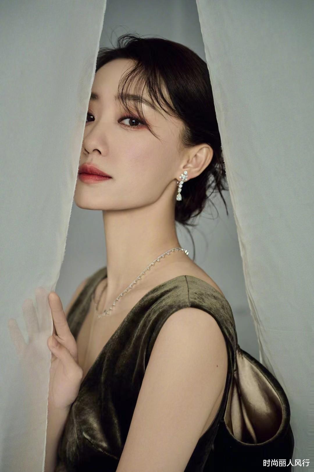 张小斐|张小斐拿下影后大奖！这次真成红毯大赢家，靠封神造型更艳压倪妮