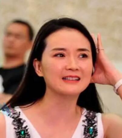 陈红|11位变胖的女星个个脸圆脖子粗，贾玲早年让人意外，陈红是真美人