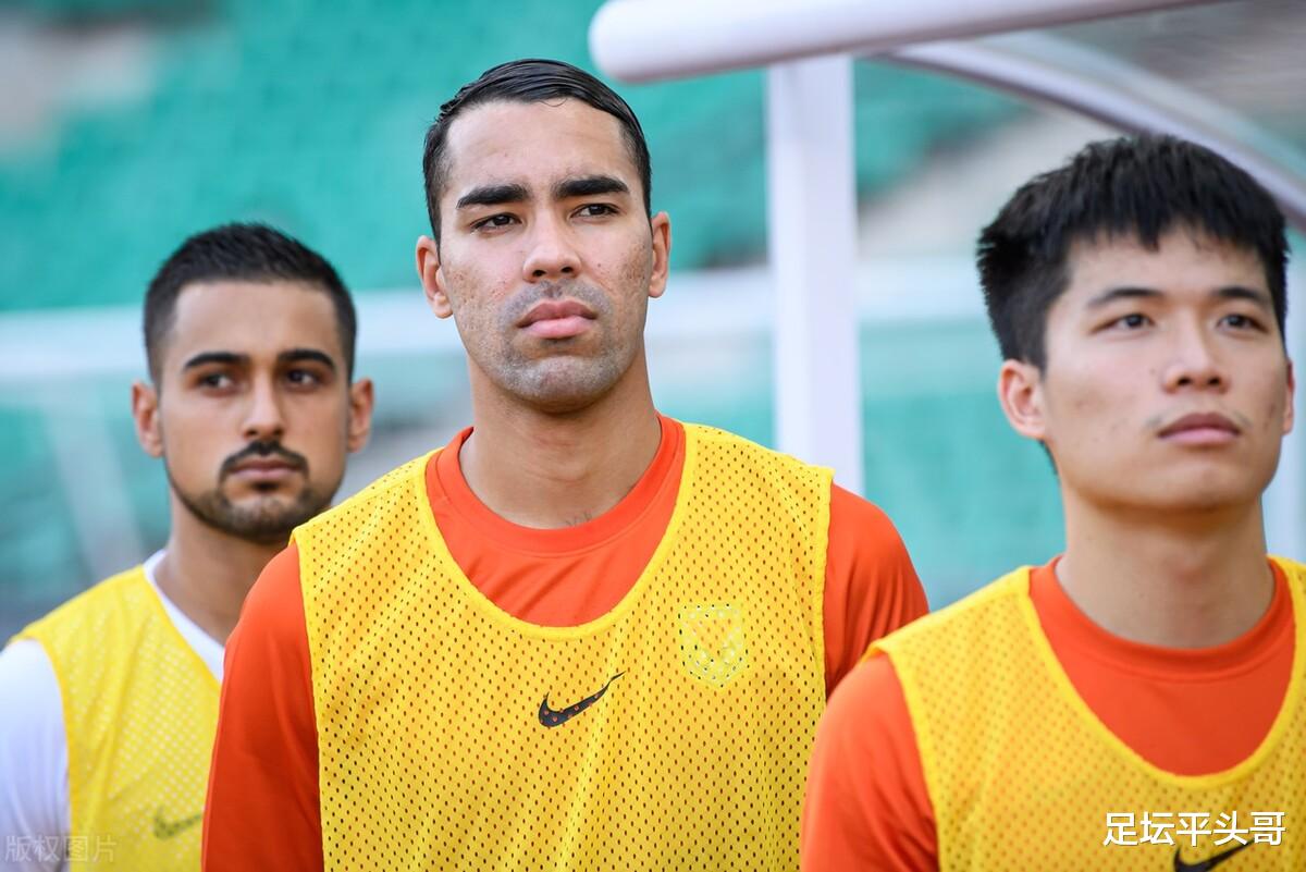 德?tīng)柤佣鄚看走眼了？曝津門虎已經(jīng)放棄曹陽(yáng)正，或與德?tīng)柤佣嗷Q東家