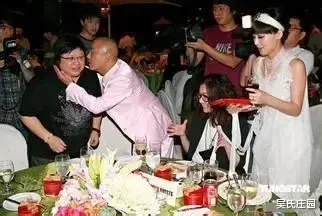 韩红|张卫健大摆生日宴时请韩红吃饭,结账时张卫健醉了,让韩红去结600000账单
