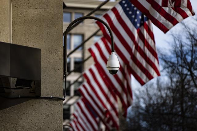 小朱聊育儿|美国华人街弥漫紧张气氛,FBI称暴力排华激增70%:当街殴打很普遍