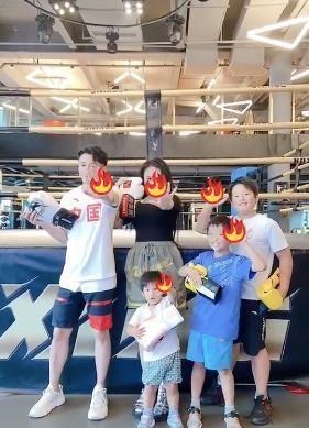 缘来妈咪|拳王全家为奥运加油！冉莹颖大秀好身材，三个儿子体态各不同