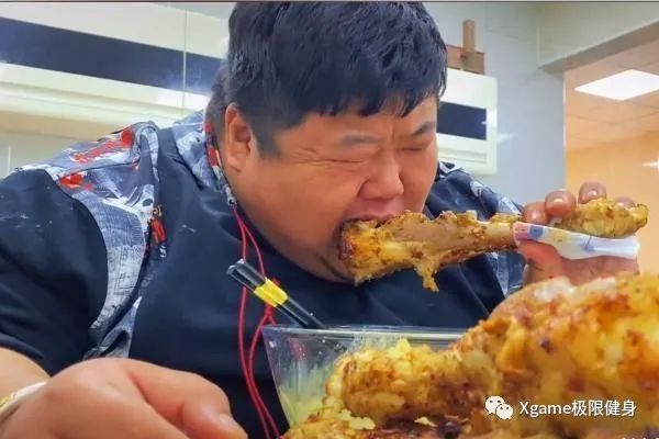 |体重超500斤的吃播网红,身体胖成圆球仍不减肥,下一个泡泡龙?