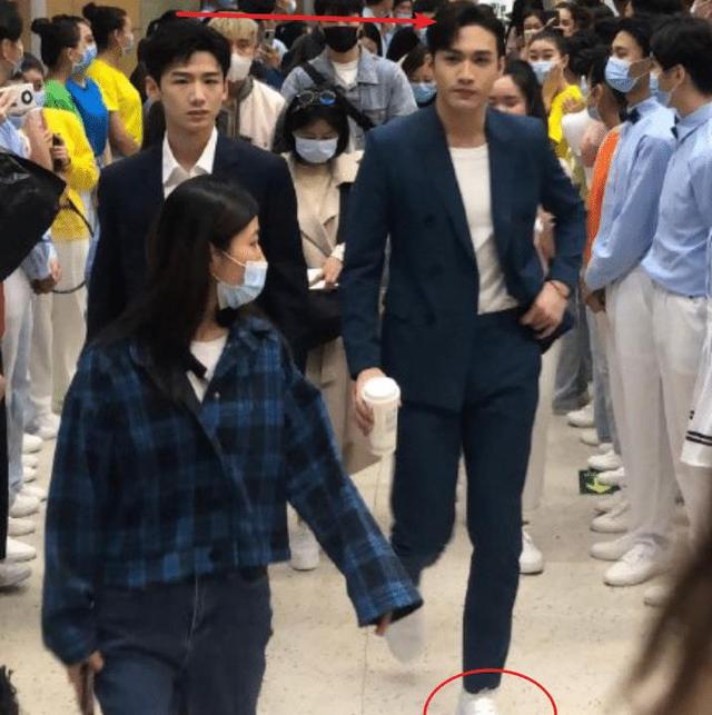 钟楚曦|白敬亭张彬彬同样身高183，为何同框这么大差距？看鞋子就明白了