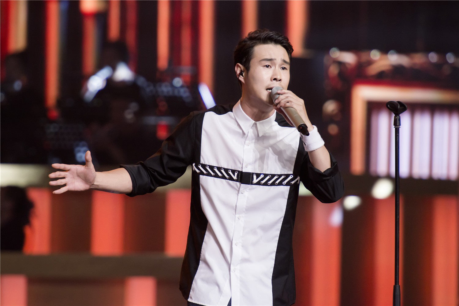 小沈阳|从一夜爆红到如今无人问津,失宠的小沈阳,都做了哪些荒唐事?