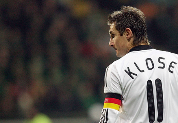 乐山|在足坛历史上，有哪些球员因为各种原因直到职业生涯的末期才打出了巅峰成绩的呢？