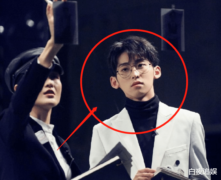 唐九洲|眼镜有多影响颜值？《青你3》唐九洲换造型，摘掉眼镜后变了模样